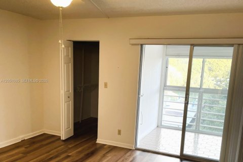 Condo in Coconut Creek, Florida, 2 bedrooms № 2150403 - photo 3
