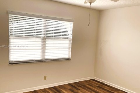 Condo in Coconut Creek, Florida, 2 bedrooms № 2150403 - photo 4