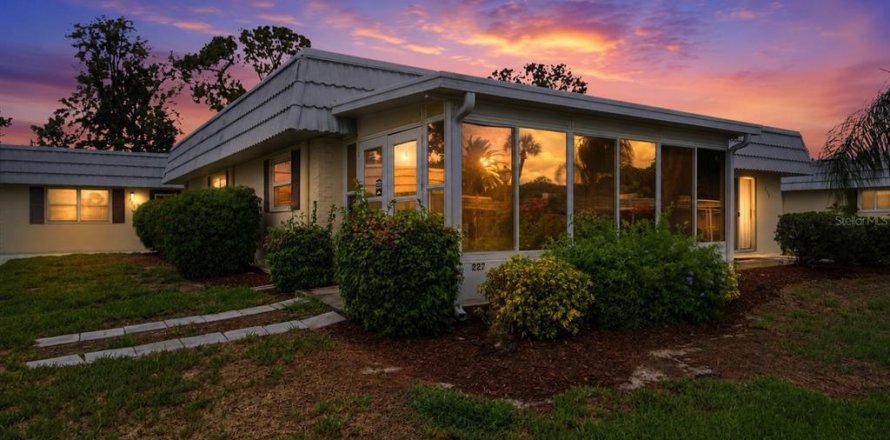 Condo in Sun City Center, Florida, 1 bedroom  № 2212942