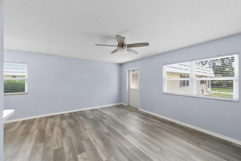 Condo in Sun City Center, Florida, 1 bedroom  № 2212942 - photo 7