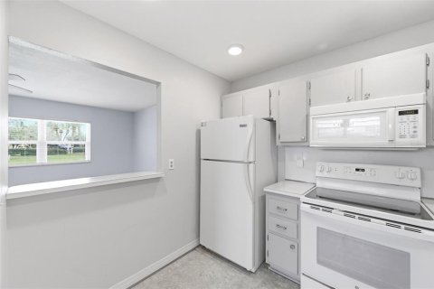 Condo in Sun City Center, Florida, 1 bedroom  № 2212942 - photo 14