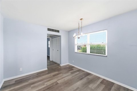 Condo in Sun City Center, Florida, 1 bedroom  № 2212942 - photo 8