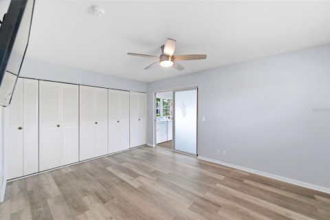 Condo in Sun City Center, Florida, 1 bedroom  № 2212942 - photo 11
