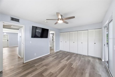 Condo in Sun City Center, Florida, 1 bedroom  № 2212942 - photo 10