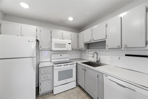 Condo in Sun City Center, Florida, 1 bedroom  № 2212942 - photo 13