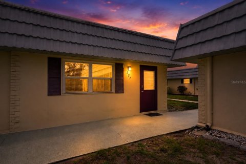 Condo in Sun City Center, Florida, 1 bedroom  № 2212942 - photo 2