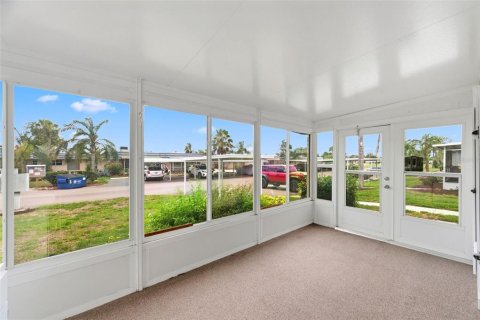 Condo in Sun City Center, Florida, 1 bedroom  № 2212942 - photo 16