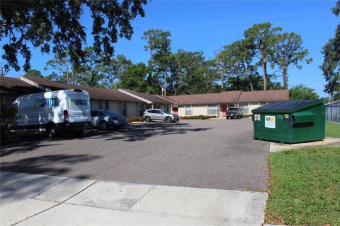 Commercial property in Pinellas Park, Florida № 1827269 - photo 1