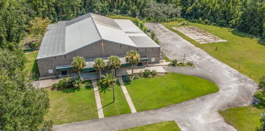 Commercial property in Bunnell, Florida 2751.77 sq.m. № 692083
