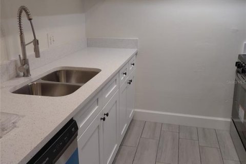 Condominio en alquiler en Tampa, Florida, 2 dormitorios, 88.26 m2 № 2199418 - foto 6