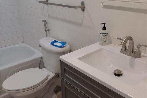 Condominio en alquiler en Tampa, Florida, 2 dormitorios, 88.26 m2 № 2199418 - foto 28