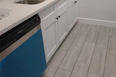 Condominio en alquiler en Tampa, Florida, 2 dormitorios, 88.26 m2 № 2199418 - foto 11