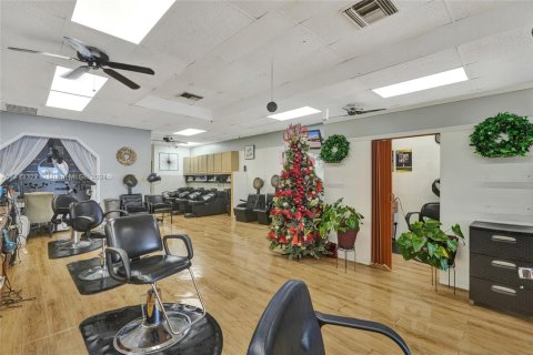 Commercial property in Miramar, Florida № 1701760 - photo 16