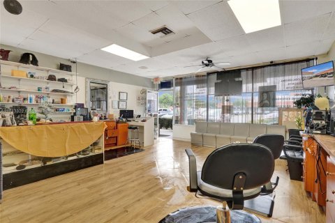 Commercial property in Miramar, Florida № 1701760 - photo 3