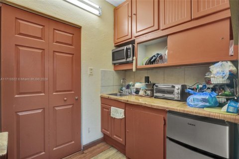 Commercial property in Miramar, Florida № 1701760 - photo 23