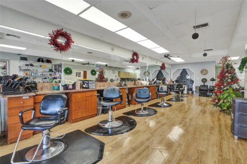 Commercial property in Miramar, Florida № 1701760 - photo 1
