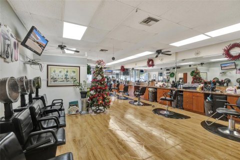 Commercial property in Miramar, Florida № 1701760 - photo 2