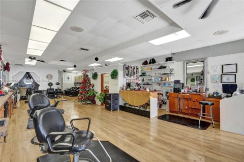 Commercial property in Miramar, Florida № 1701760 - photo 19