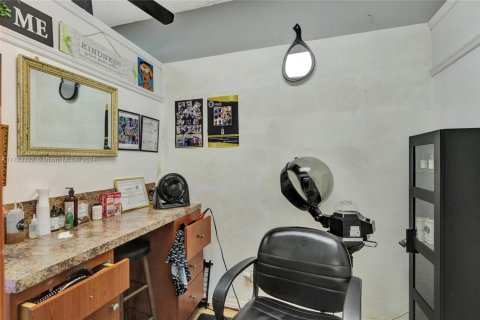Commercial property in Miramar, Florida № 1701760 - photo 15