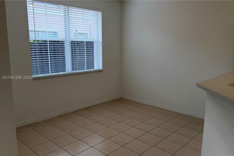 Touwnhouse à louer à Miami, Floride: 3 chambres, 138.52 m2 № 2055597 - photo 3