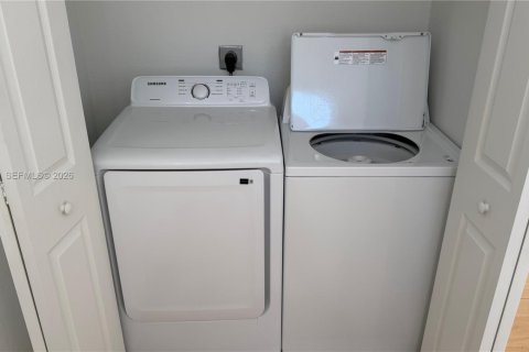 Touwnhouse à louer à Miami, Floride: 3 chambres, 138.52 m2 № 2055597 - photo 9