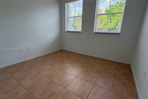 Touwnhouse à louer à Miami, Floride: 3 chambres, 138.52 m2 № 2055597 - photo 10