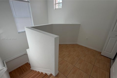 Touwnhouse à louer à Miami, Floride: 3 chambres, 138.52 m2 № 2055597 - photo 8