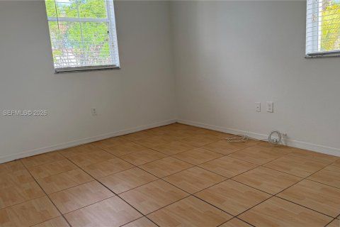 Touwnhouse à louer à Miami, Floride: 3 chambres, 138.52 m2 № 2055597 - photo 12
