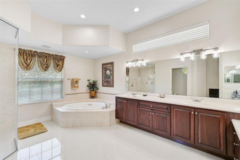 House in Bradenton, Florida 3 bedrooms, 284.75 sq.m. № 1327222 - photo 26