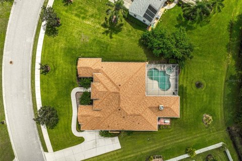 House in Bradenton, Florida 3 bedrooms, 284.75 sq.m. № 1327222 - photo 2