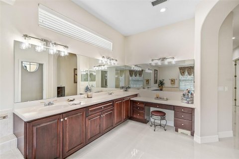 House in Bradenton, Florida 3 bedrooms, 284.75 sq.m. № 1327222 - photo 27
