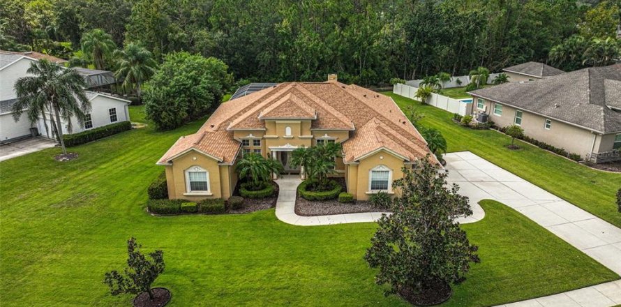 House in Bradenton, Florida 3 bedrooms, 284.75 sq.m. № 1327222