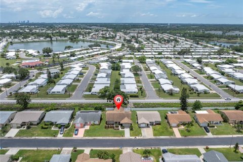 House in Clearwater, Florida 3 bedrooms, 172.71 sq.m. № 1846867 - photo 30