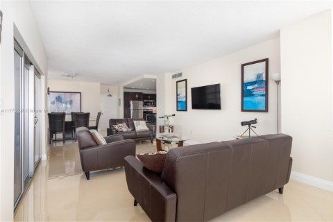 Condominio en venta en Hallandale Beach, Florida, 2 dormitorios, 118.45 m2 № 1693438 - foto 9