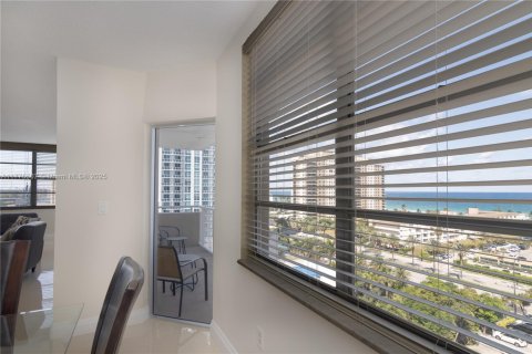 Condominio en venta en Hallandale Beach, Florida, 2 dormitorios, 118.45 m2 № 1693438 - foto 26