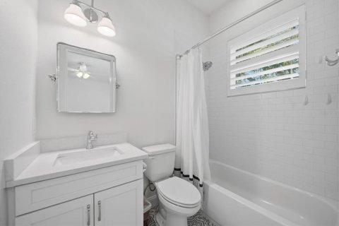 Villa ou maison à vendre à Tampa, Floride: 5 chambres, 295.15 m2 № 2429267 - photo 23