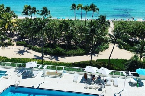 Condo in Bal Harbour, Florida, 1 bedroom  № 1868558 - photo 24