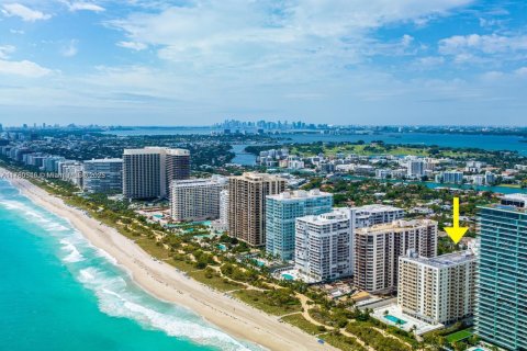 Condo in Bal Harbour, Florida, 1 bedroom  № 1868558 - photo 22