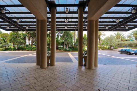 Condo in Bal Harbour, Florida, 1 bedroom  № 1868558 - photo 18