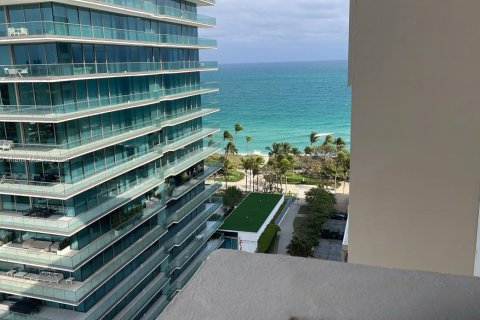 Condo in Bal Harbour, Florida, 1 bedroom  № 1868558 - photo 2