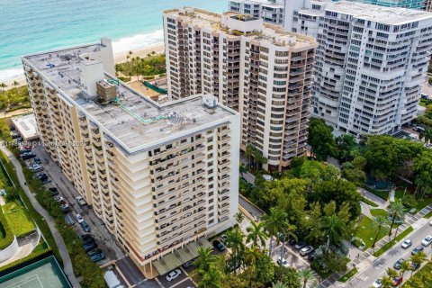 Condo in Bal Harbour, Florida, 1 bedroom  № 1868558 - photo 19