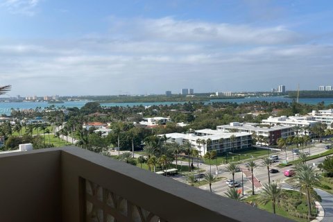 Condo in Bal Harbour, Florida, 1 bedroom  № 1868558 - photo 1