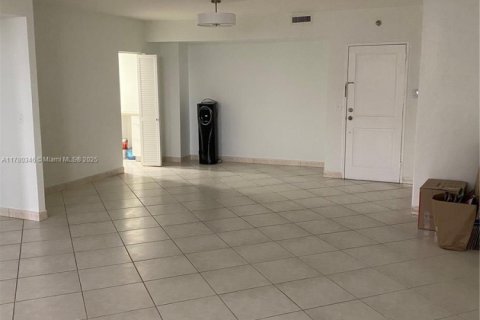 Condo in Bal Harbour, Florida, 1 bedroom  № 1868558 - photo 5