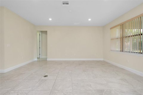 House in North Port, Florida 2 bedrooms, 172.24 sq.m. № 1626300 - photo 17