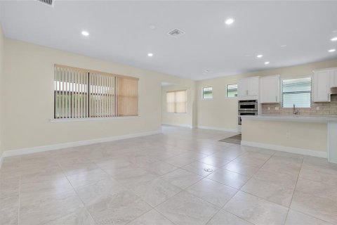 House in North Port, Florida 2 bedrooms, 172.24 sq.m. № 1626300 - photo 14