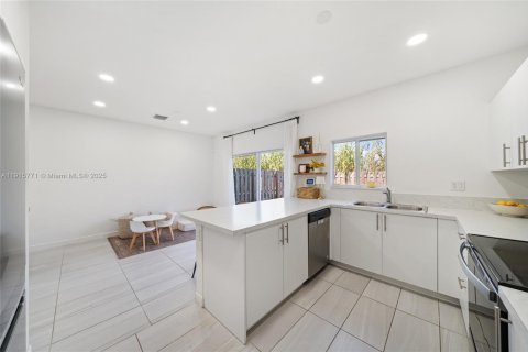 Adosado en venta en Florida City, Florida, 3 dormitorios, 136.01 m2 № 2035771 - foto 11