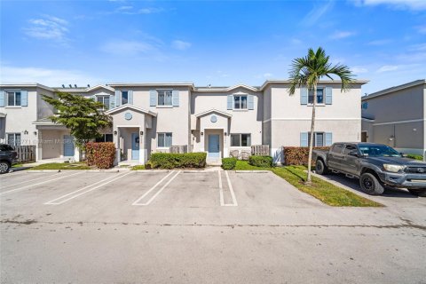 Adosado en venta en Florida City, Florida, 3 dormitorios, 136.01 m2 № 2035771 - foto 2