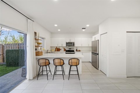 Adosado en venta en Florida City, Florida, 3 dormitorios, 136.01 m2 № 2035771 - foto 10