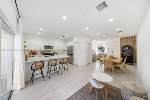 Adosado en venta en Florida City, Florida, 3 dormitorios, 136.01 m2 № 2035771 - foto 9