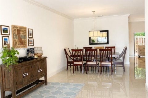 Touwnhouse à louer à Miami, Floride: 3 chambres, 157.93 m2 № 2086602 - photo 5